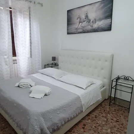 فندق مبيت وإفطار Rosa Termini 3*